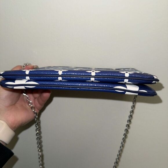 Louis Vuitton Escale Double Zip Pochette in Blue Monogram Giant - Picture 5 of 11